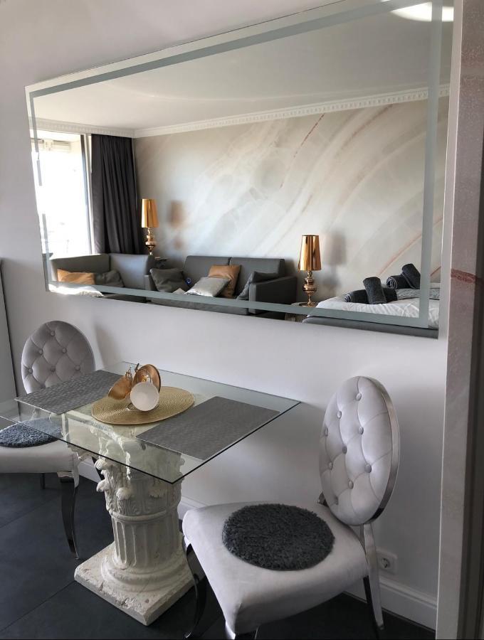 Tiffanys Ferienapartments In Der Privatresidenz Des Plaza Premium Hotel ティメンドルファー・シュトラント エクステリア 写真